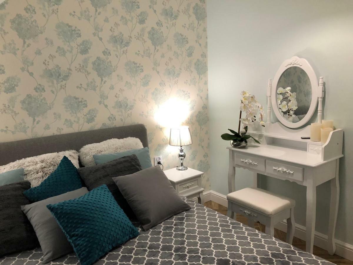 Family & Business Elegant Apartments Ul Warszawska - 2 Bedroom, Balcony, Parking Kielce Exteriör bild