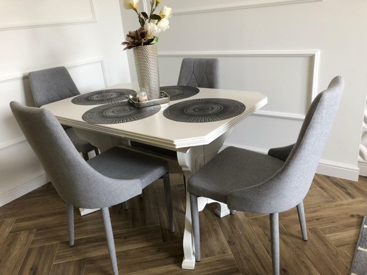 Family & Business Elegant Apartments Ul Warszawska - 2 Bedroom, Balcony, Parking Kielce Exteriör bild