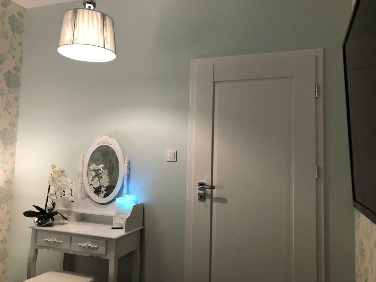 Family & Business Elegant Apartments Ul Warszawska - 2 Bedroom, Balcony, Parking Kielce Exteriör bild