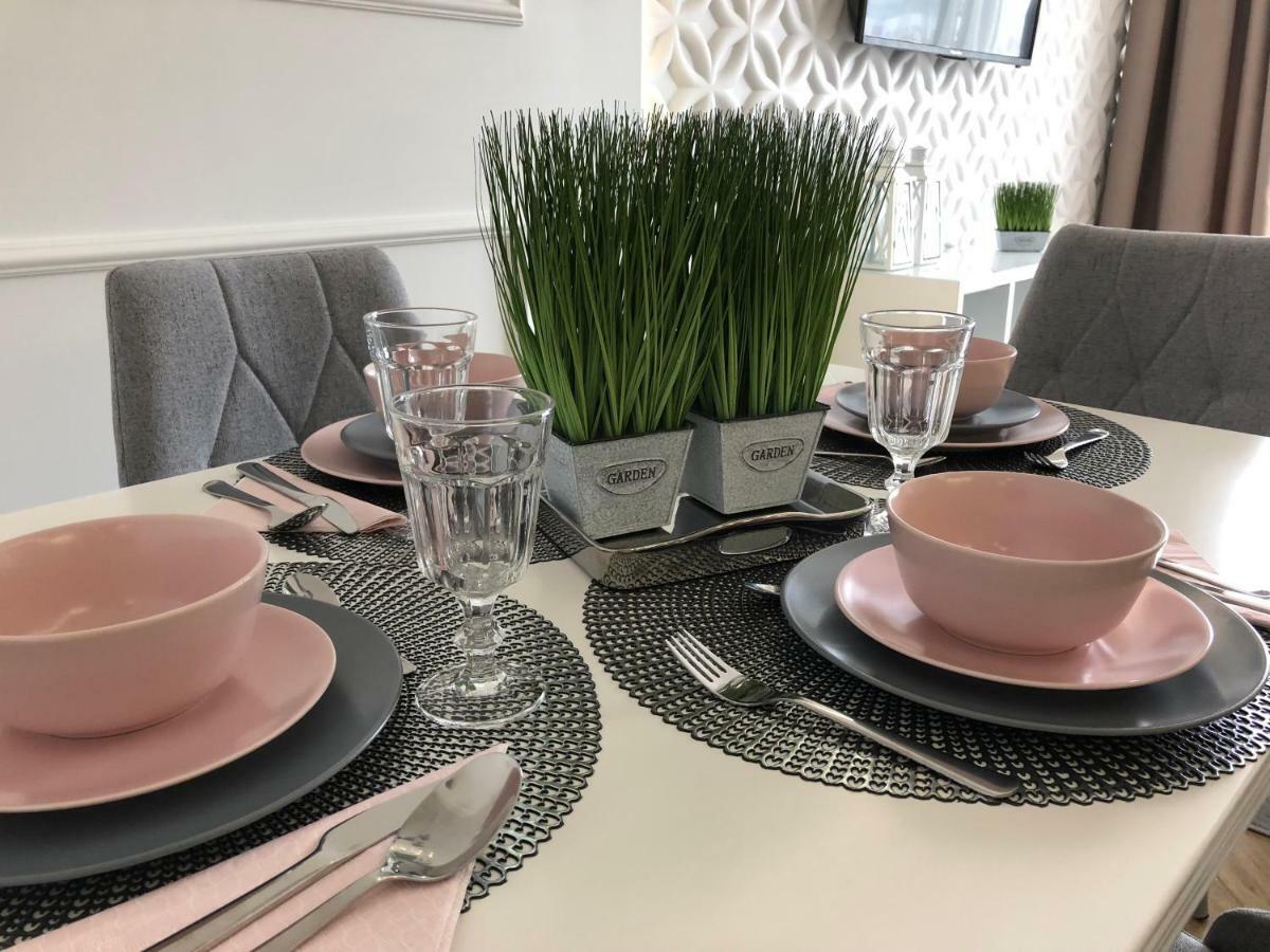 Family & Business Elegant Apartments Ul Warszawska - 2 Bedroom, Balcony, Parking Kielce Exteriör bild