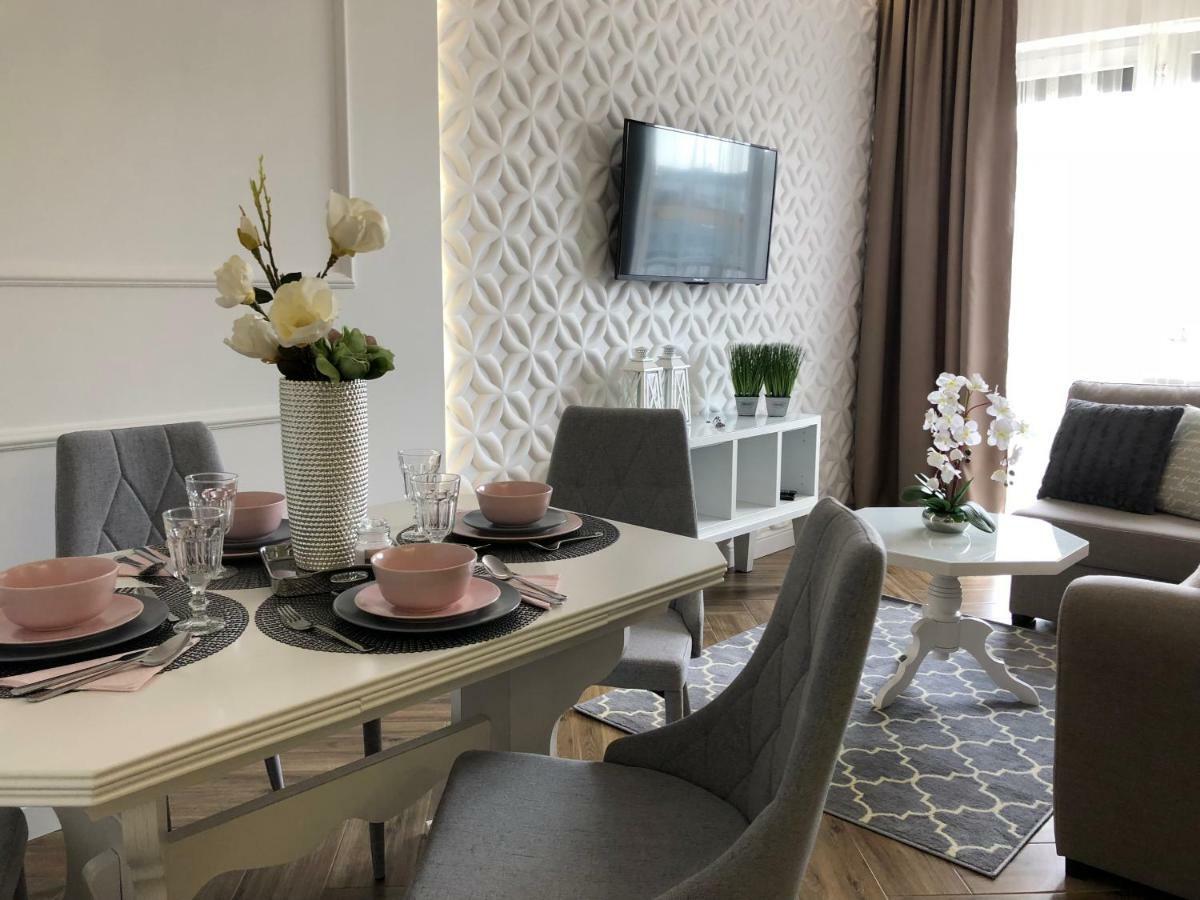 Family & Business Elegant Apartments Ul Warszawska - 2 Bedroom, Balcony, Parking Kielce Exteriör bild