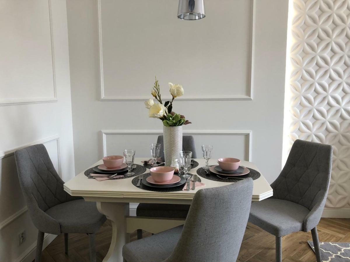 Family & Business Elegant Apartments Ul Warszawska - 2 Bedroom, Balcony, Parking Kielce Exteriör bild
