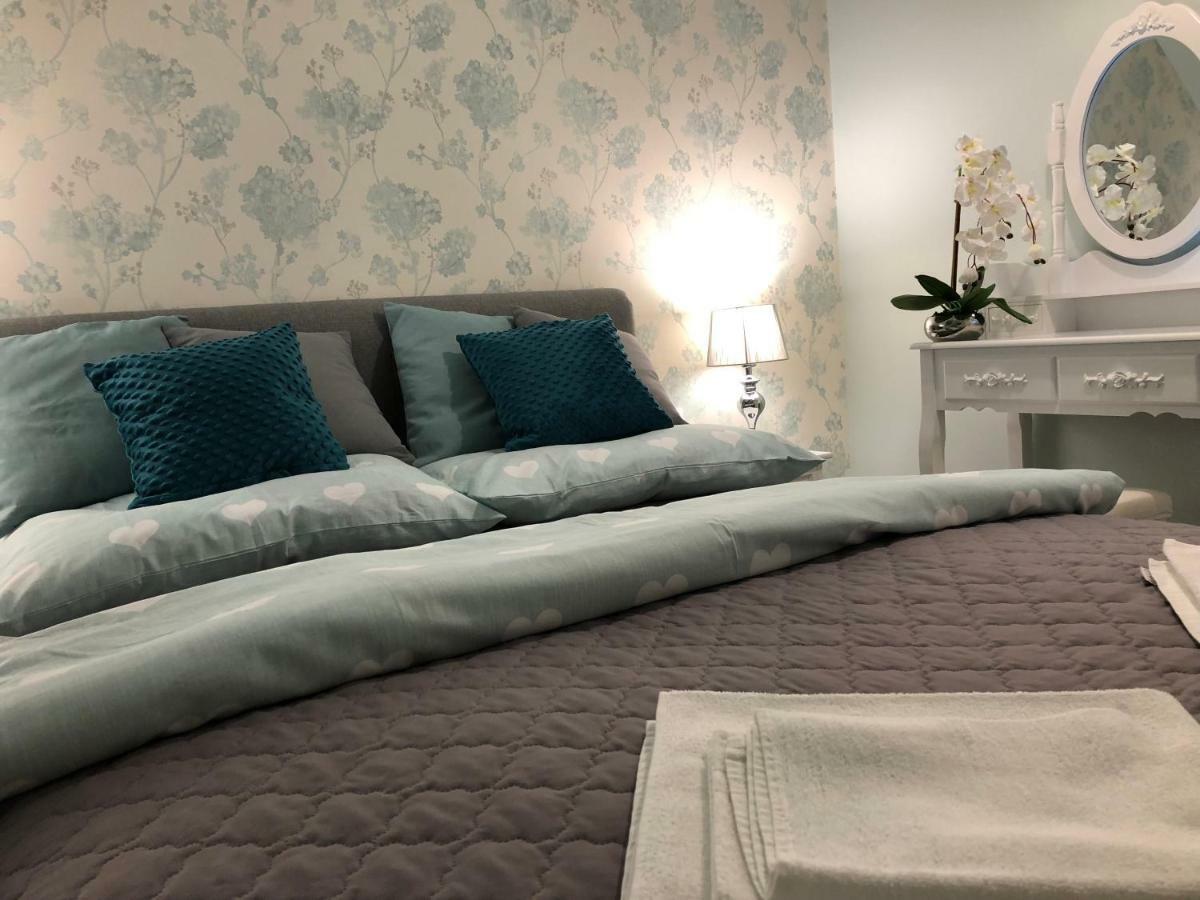 Family & Business Elegant Apartments Ul Warszawska - 2 Bedroom, Balcony, Parking Kielce Exteriör bild
