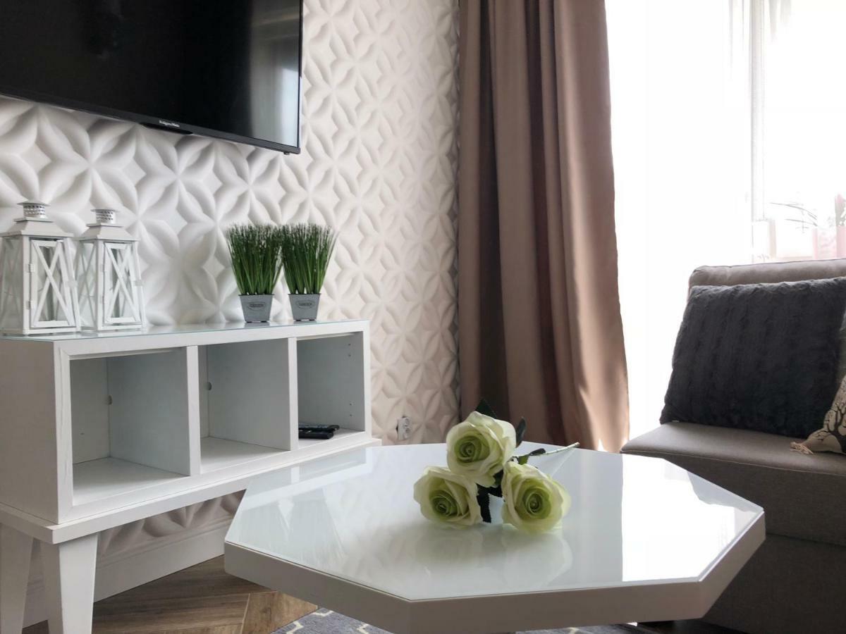 Family & Business Elegant Apartments Ul Warszawska - 2 Bedroom, Balcony, Parking Kielce Exteriör bild