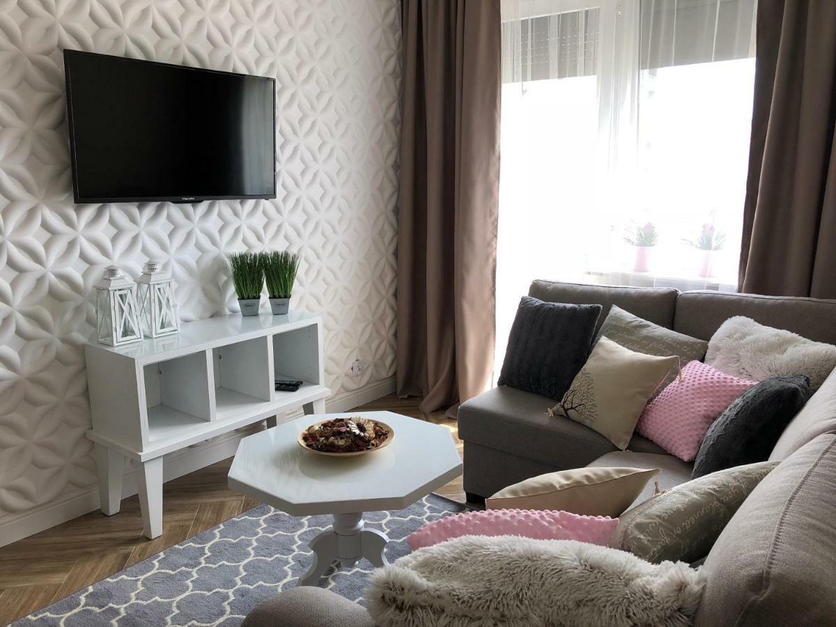 Family & Business Elegant Apartments Ul Warszawska - 2 Bedroom, Balcony, Parking Kielce Exteriör bild